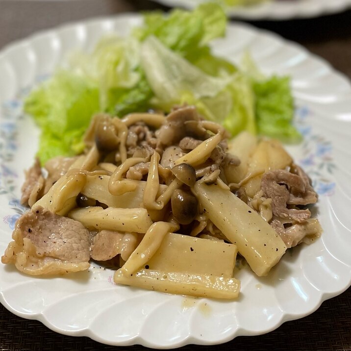 ホクホク食感の豚肉としめじと長芋のバター醤油炒め